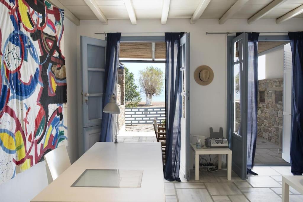 Beachfront 2Br Apartment - Free Parking Livadi  Exterior foto